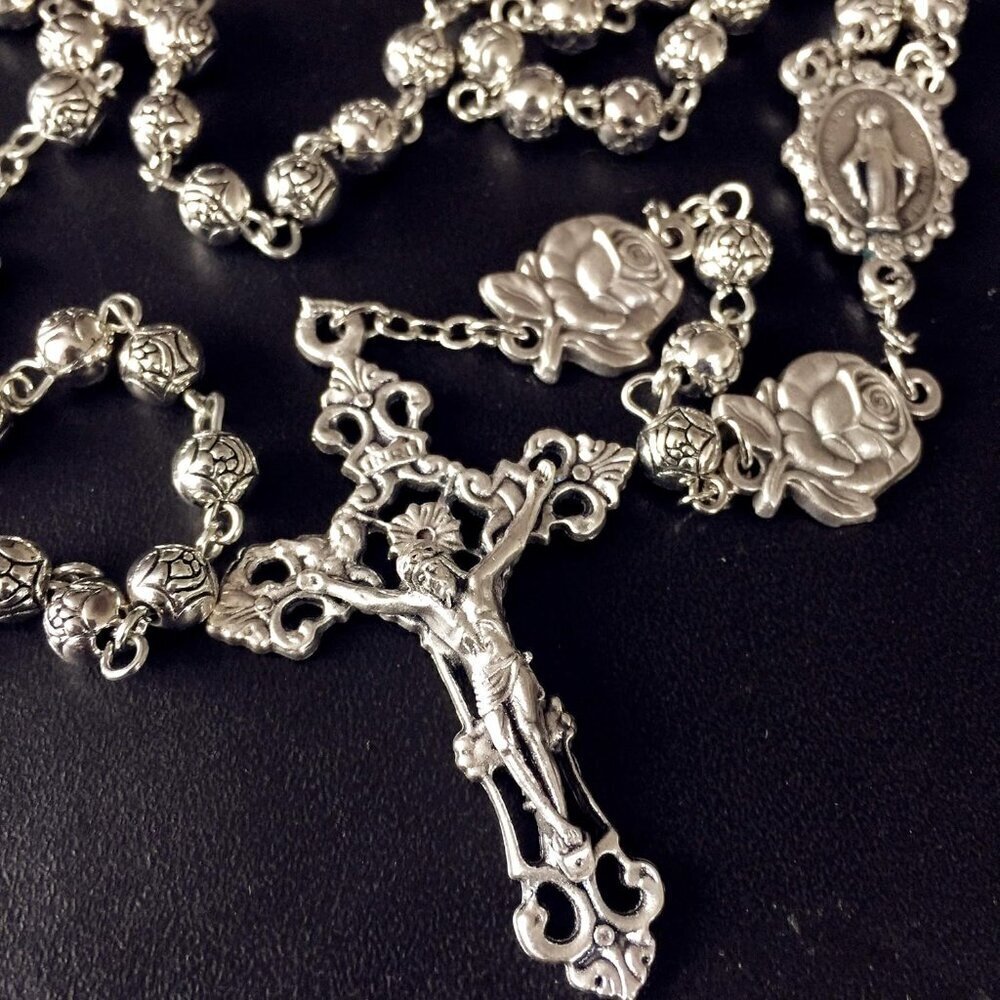 Handmade Silver Rose Beads Catholic Rosary 5 Decades Cross Gift Box Italy - Picture 8 of 9